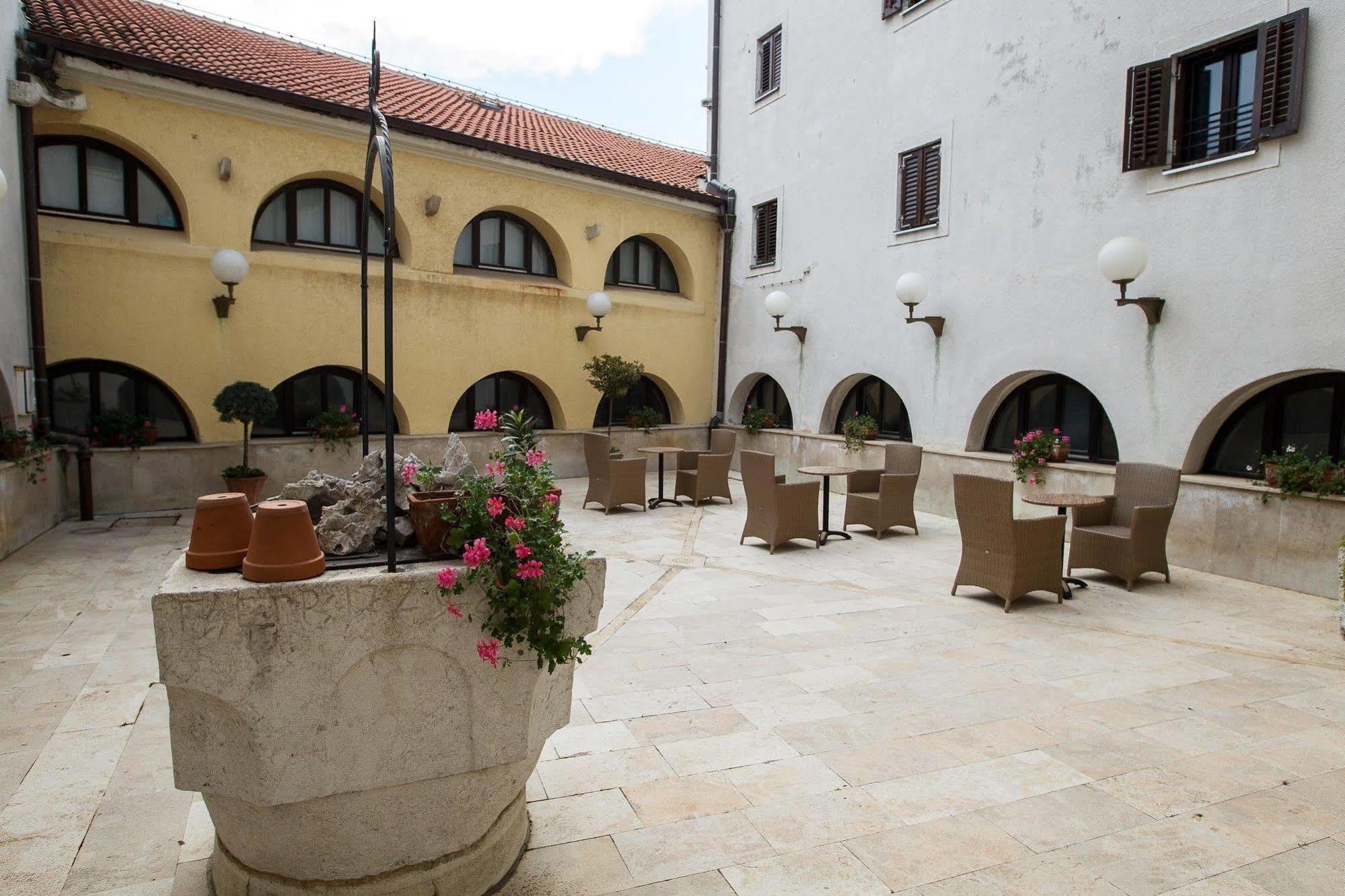קריקווניצה Hotel Kastel מראה חיצוני תמונה